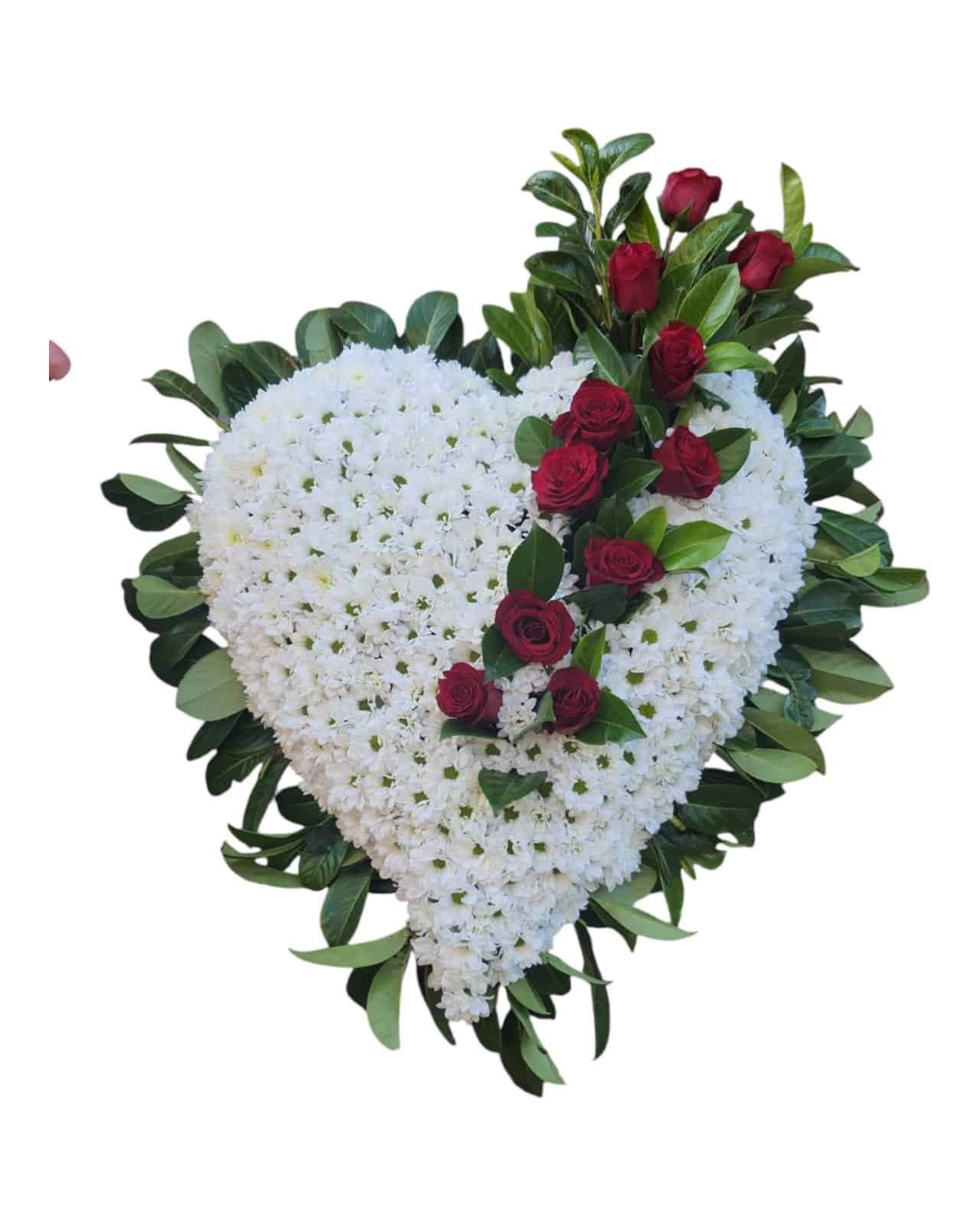 venac bele hortenzije i crvene ruže